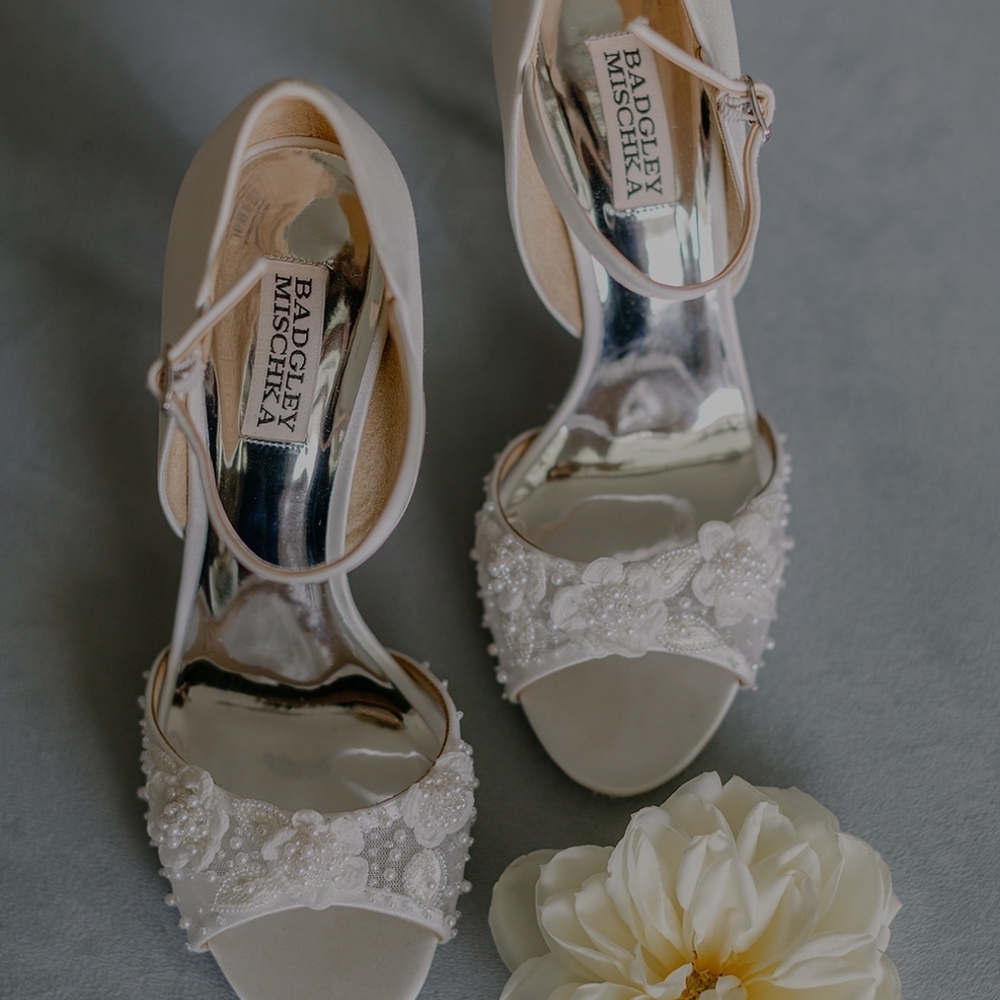 Badgley Mischka Carter Women's White Heels 8.5in
